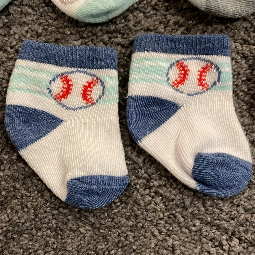 💫bundle of 5💫 Newborn sports themed socks from carters